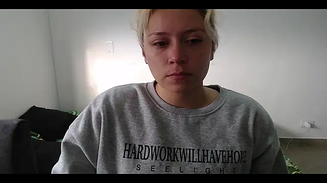 Snapshot of MommyMiaWs chatting on February 15, 2025, 12:33 pm MommyMiaWs online show from February 15, 2025, 12:33 pm