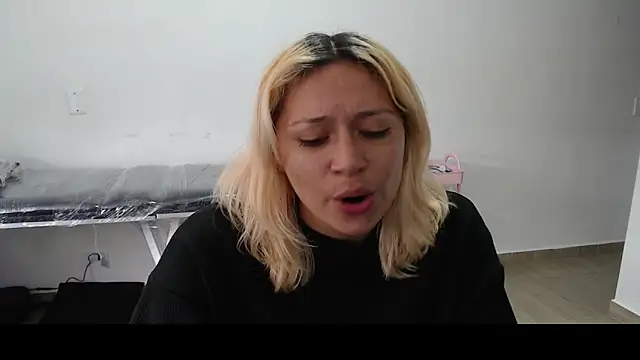 Snapshot of MommyMiaWs chatting on March 3, 2025, 3:53 pm MommyMiaWs online show from March 3, 2025, 3:53 pm