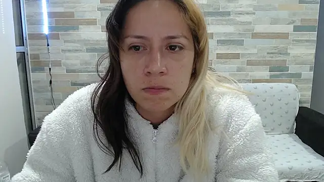 Snapshot of MommyMiaWs chatting on October 3, 2025, 2:41 am MommyMiaWs online show from October 3, 2025, 2:41 am