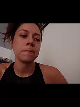 Snapshot of MommyMiaWs chatting on December 5, 2025, 7:32 pm MommyMiaWs online show from December 5, 2025, 7:32 pm