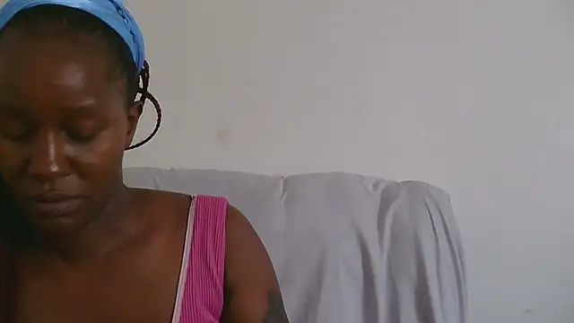 Snapshot of sluttylaura21 chatting on March 11, 2025, 9:45 am sluttylaura21 online show from March 11, 2025, 9:45 am