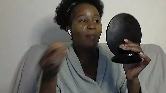 Snapshot of sluttylaura21 chatting on March 17, 2025, 5:27 pm sluttylaura21 online show from March 17, 2025, 5:27 pm