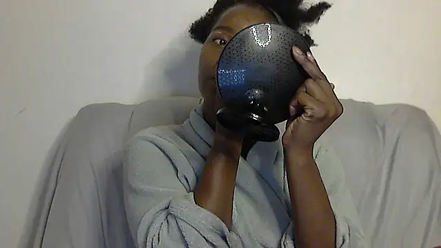 Snapshot of sluttylaura21 chatting on March 18, 2025, 1:32 am sluttylaura21 online show from March 18, 2025, 1:32 am