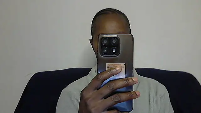 Snapshot of sluttylaura21 chatting on March 21, 2025, 5:00 am sluttylaura21 online show from March 21, 2025, 5:00 am