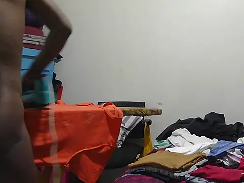 Snapshot of sluttylaura21 chatting on October 19, 2025, 12:50 pm sluttylaura21 online show from October 19, 2025, 12:50 pm