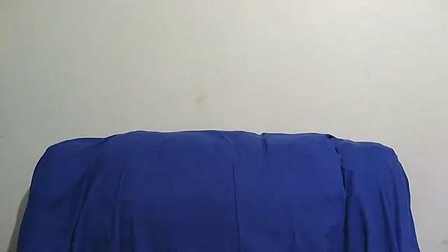 Snapshot of sluttylaura21 chatting on October 29, 2025, 5:04 pm sluttylaura21 online show from October 29, 2025, 5:04 pm