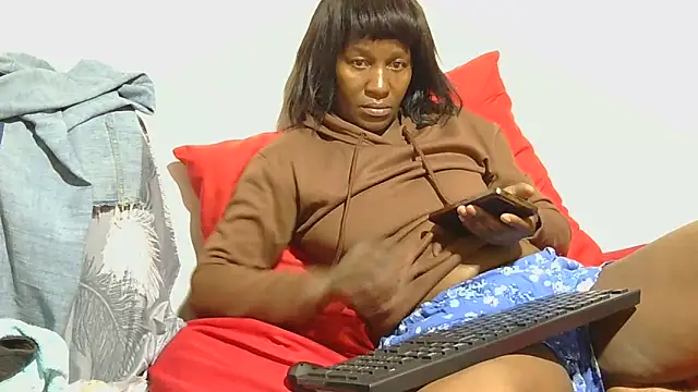 Snapshot of sluttylaura21 chatting on November 22, 2025, 5:12 pm sluttylaura21 online show from November 22, 2025, 5:12 pm