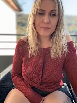 Snapshot of Leanymphoo chatting on October 13, 2025, 12:49 pm Leanymphoo online show from October 13, 2025, 12:49 pm