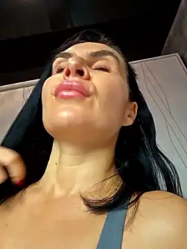 XeniaBlu online show from November 10, 2025, 7:40 am