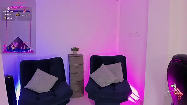 emilly smith 1 online show from November 13, 2025, 3:05 am