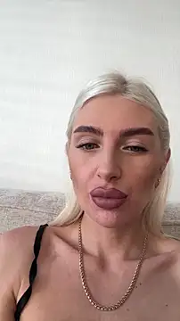 Mia Roxie online show from October 25, 2025, 2:52 am