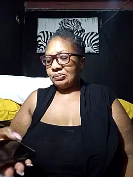 Snapshot of YELLOW_BONE chatting on January 17, 2025, 1:15 am YELLOW BONE online show from January 17, 2025, 1:15 am