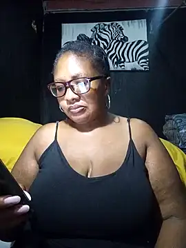 Snapshot of YELLOW_BONE chatting on January 20, 2025, 12:46 am YELLOW BONE online show from January 20, 2025, 12:46 am