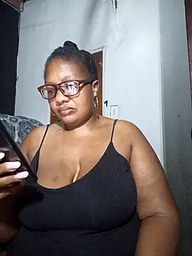 Snapshot of YELLOW_BONE chatting on January 21, 2025, 12:36 am YELLOW BONE online show from January 21, 2025, 12:36 am