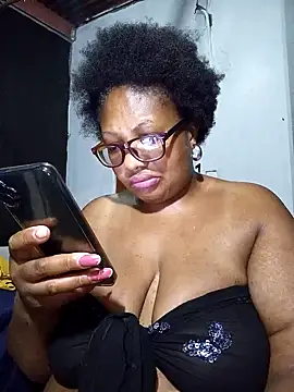 Snapshot of YELLOW_BONE chatting on February 2, 2025, 1:02 am YELLOW BONE online show from February 2, 2025, 1:02 am