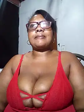 Snapshot of YELLOW_BONE chatting on February 11, 2025, 8:20 pm YELLOW BONE online show from February 11, 2025, 8:20 pm