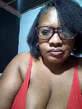 Snapshot of YELLOW_BONE chatting on February 13, 2025, 11:37 pm YELLOW BONE online show from February 13, 2025, 11:37 pm