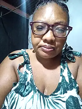 Snapshot of YELLOW_BONE chatting on February 22, 2025, 12:27 am YELLOW BONE online show from February 22, 2025, 12:27 am