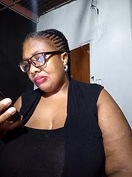 Snapshot of YELLOW_BONE chatting on March 1, 2025, 11:47 pm YELLOW BONE online show from March 1, 2025, 11:47 pm