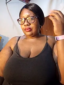 Snapshot of YELLOW_BONE chatting on November 25, 2025, 12:21 am YELLOW BONE online show from November 25, 2025, 12:21 am