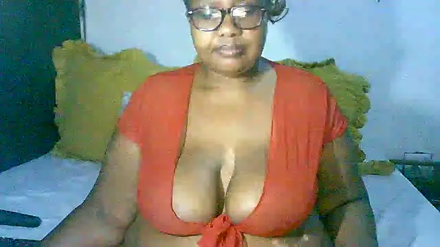 Snapshot of YELLOW_BONE chatting on December 20, 2025, 7:32 pm YELLOW BONE online show from December 20, 2025, 7:32 pm