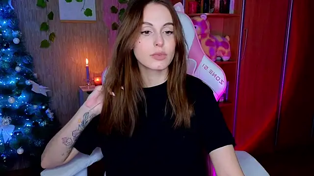 Snapshot of EdelineMaher chatting on January 10, 2025, 2:55 pm EdelineMaher online show from January 10, 2025, 2:55 pm