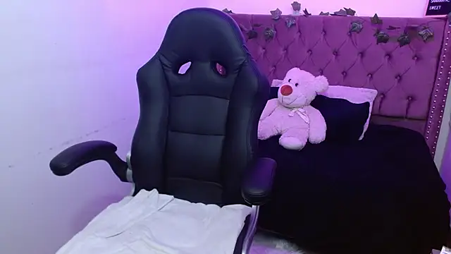 Snapshot of _Scarlett_Sweet chatting on February 11, 2025, 11:44 pm Scarlett Sweet online show from February 11, 2025, 11:44 pm