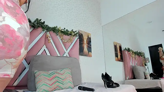 Snapshot of veronica_salas chatting on December 5, 2025, 7:10 pm veronica salas online show from December 5, 2025, 7:10 pm