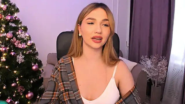 Snapshot of GracefulLook chatting on December 23, 2024, 9:38 am GracefulLook online show from December 23, 2024, 9:38 am