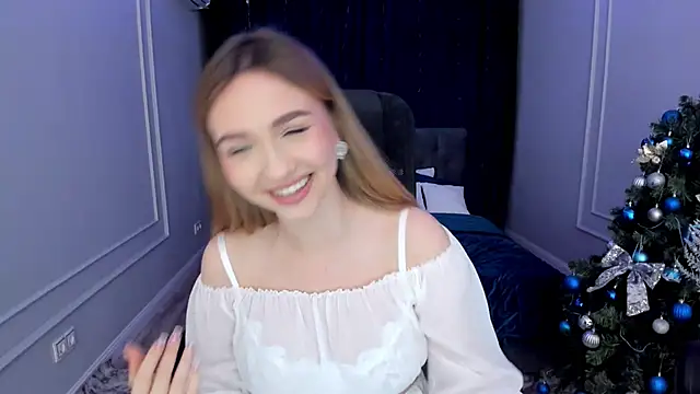 Snapshot of GracefulLook chatting on December 30, 2024, 3:35 pm GracefulLook online show from December 30, 2024, 3:35 pm