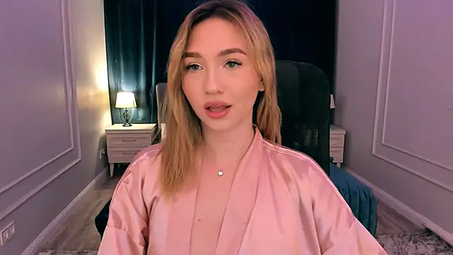 Snapshot of GracefulLook chatting on January 25, 2025, 7:39 pm GracefulLook online show from January 25, 2025, 7:39 pm