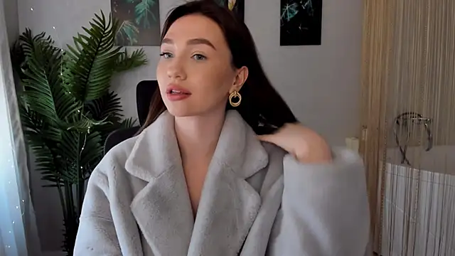 Snapshot of GracefulLook chatting on February 10, 2025, 1:22 pm GracefulLook online show from February 10, 2025, 1:22 pm