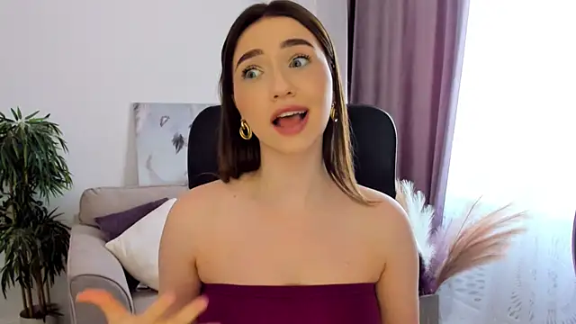 Snapshot of GracefulLook chatting on February 12, 2025, 9:42 am GracefulLook online show from February 12, 2025, 9:42 am