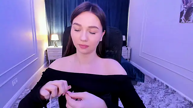 Snapshot of GracefulLook chatting on March 13, 2025, 10:05 am GracefulLook online show from March 13, 2025, 10:05 am