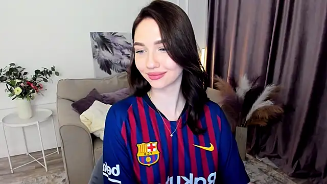 Snapshot of GracefulLook chatting on September 18, 2025, 8:00 pm GracefulLook online show from September 18, 2025, 8:00 pm