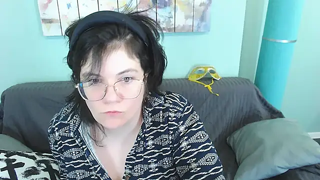 EverlyRays online show from February 17, 2025, 7:21 pm