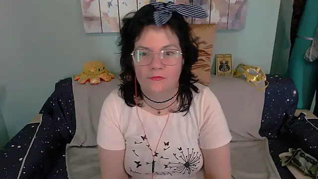 EverlyRays online show from October 20, 2025, 7:58 pm