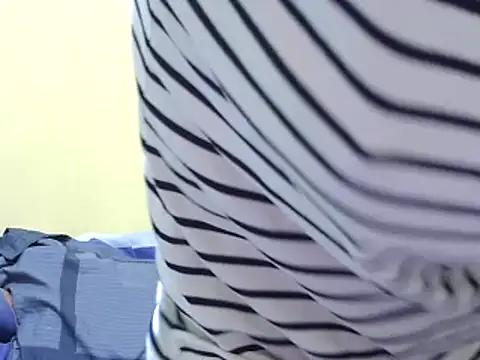 Snapshot of Smillie_prety chatting on February 26, 2025, 3:10 am Smillie prety online show from February 26, 2025, 3:10 am