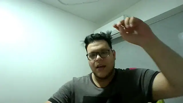 Snapshot of batman2433 chatting on October 31, 2025, 7:26 pm batman2433 online show from October 31, 2025, 7:26 pm