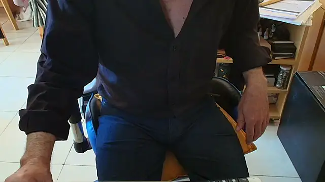 Snapshot of angelgarcia269 chatting on October 26, 2025, 12:11 pm angelgarcia269 online show from October 26, 2025, 12:11 pm