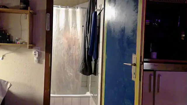 Snapshot of Cridere chatting on December 15, 2025, 3:49 pm Cridere online show from December 15, 2025, 3:49 pm