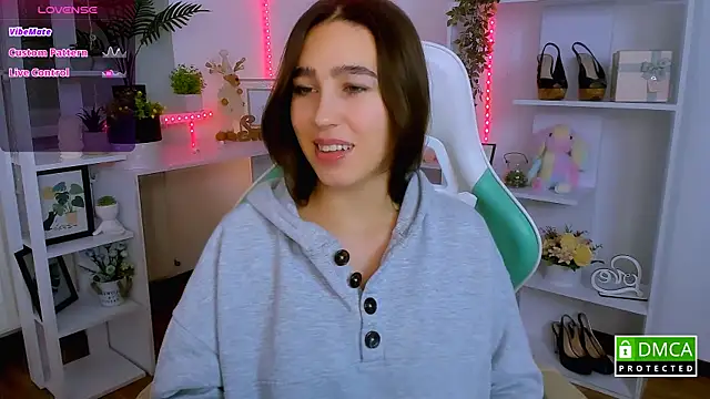  Eliizabeth  online show from December 15, 2025, 9:19 pm