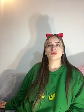 Natalia Suarez online show from November 8, 2025, 2:34 am