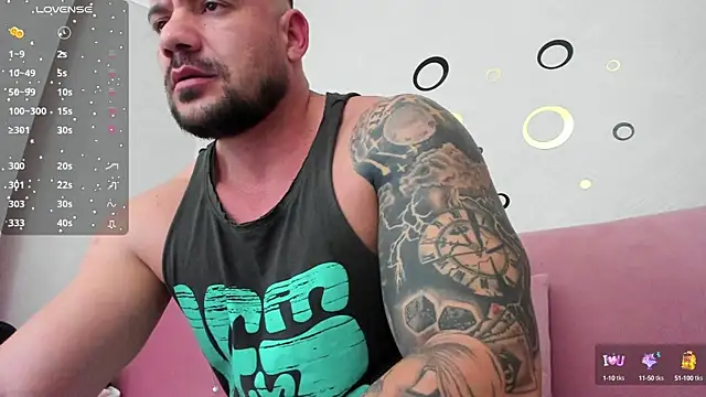 Snapshot of musclemonster31 chatting on January 19, 2025, 2:15 am musclemonster31 online show from January 19, 2025, 2:15 am
