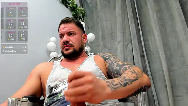 Snapshot of musclemonster31 chatting on February 14, 2025, 1:13 am musclemonster31 online show from February 14, 2025, 1:13 am