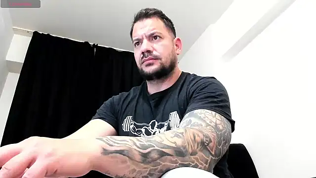 musclemonster31 online show from December 4, 2025, 8:39 pm