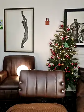 AmelieLaurent  online show from December 9, 2024, 3:33 pm