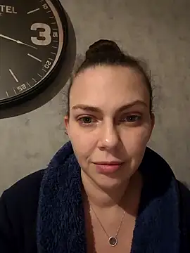 LEAsquirt91 online show from February 11, 2025, 8:20 pm