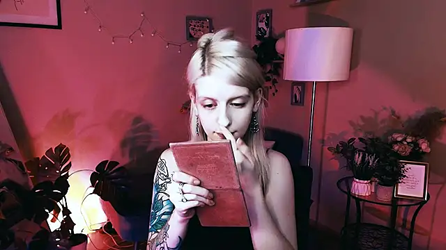 Snapshot of Noah_ElmerX chatting on October 30, 2025, 10:43 pm Noah ElmerX online show from October 30, 2025, 10:43 pm