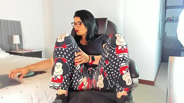 Snapshot of adriana71 chatting on December 3, 2025, 3:14 am adriana71 online show from December 3, 2025, 3:14 am